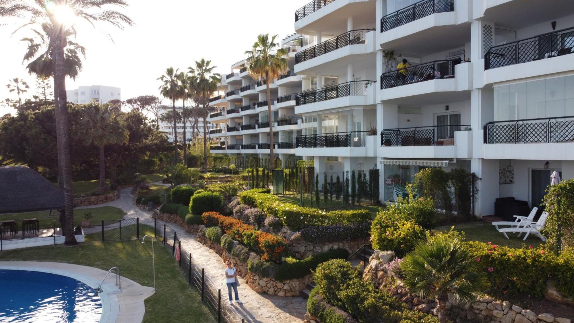 Frontline Beach Ground Floor With Privet Garden, Mi Capricho 16 Mijas Kültér fotó