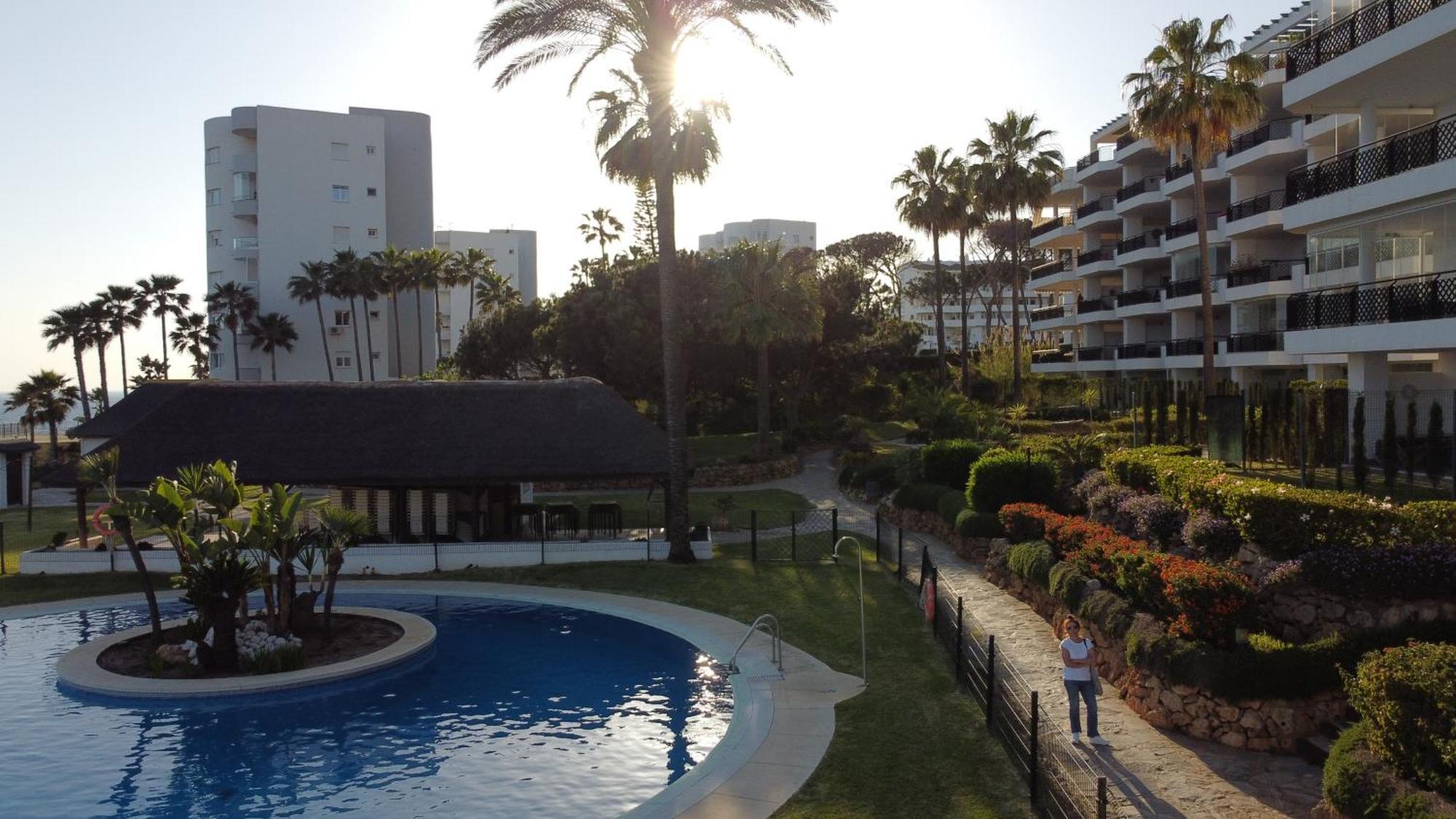 Frontline Beach Ground Floor With Privet Garden, Mi Capricho 16 Mijas Kültér fotó