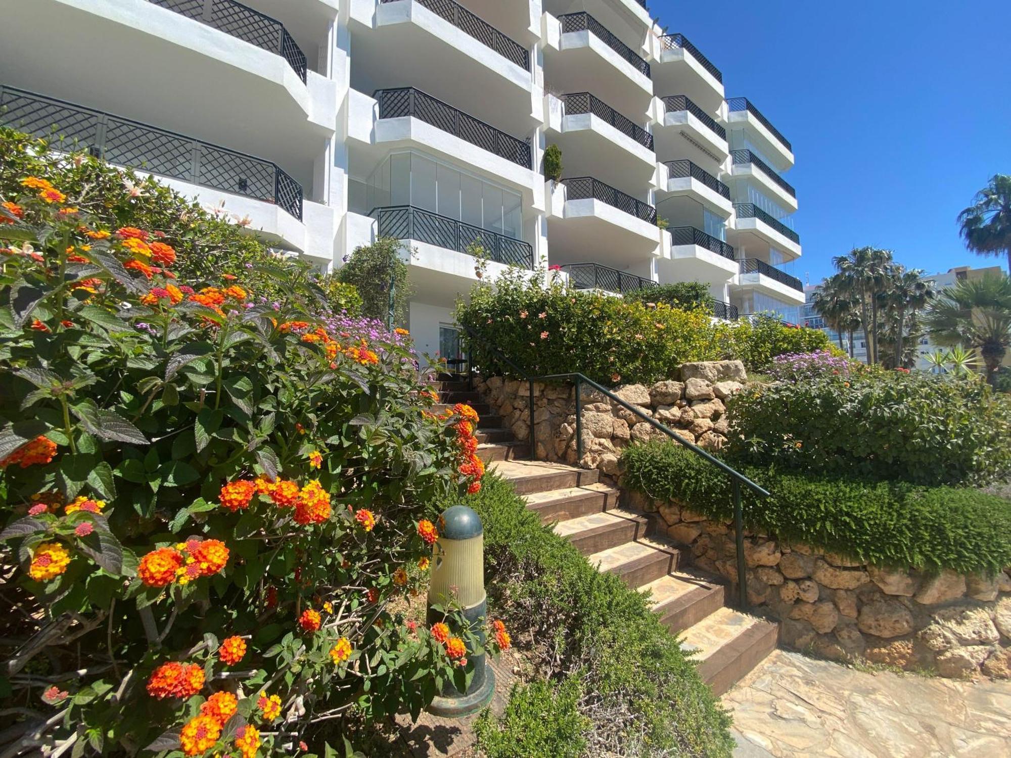 Frontline Beach Ground Floor With Privet Garden, Mi Capricho 16 Mijas Kültér fotó