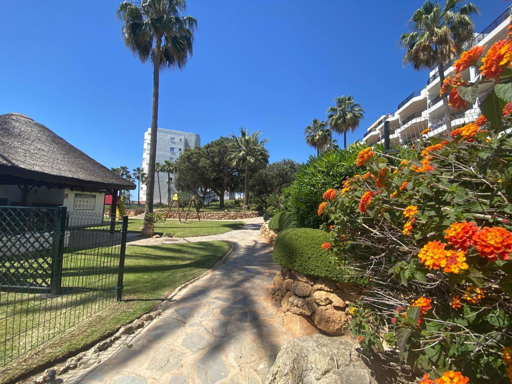 Frontline Beach Ground Floor With Privet Garden, Mi Capricho 16 Mijas Kültér fotó